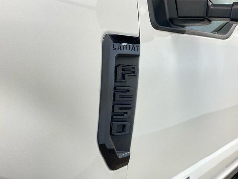 Used 2022 Ford F250 Lariat w/ Black Appearance Package AWD/4WD image 13