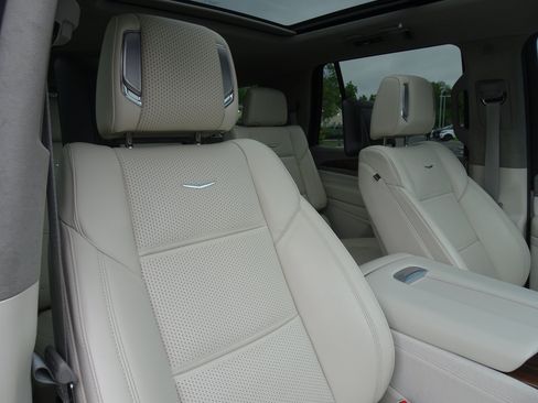 Used 2024 Cadillac Escalade Sport Platinum w/ LPO, ONYX Package AWD/4WD image 27