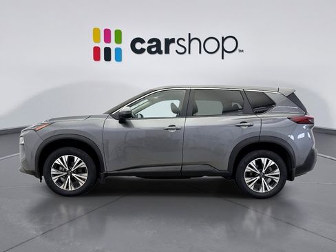 Used 2023 Nissan Rogue SV image 2