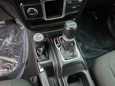Used 2020 Jeep Wrangler Sport AWD/4WD image 16