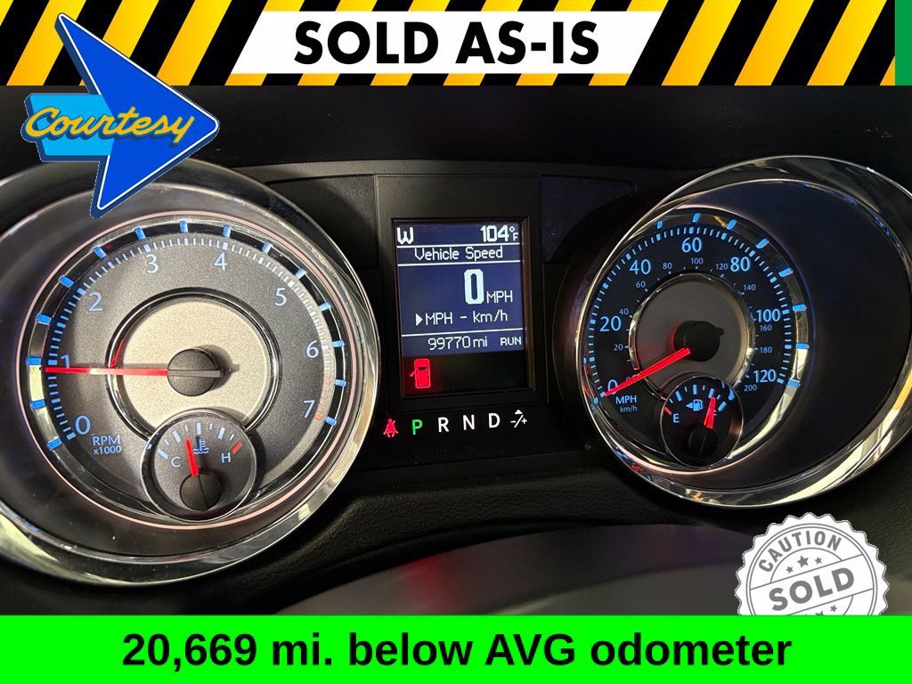 Used 2014 Chrysler Town & Country Touring FWD image 19