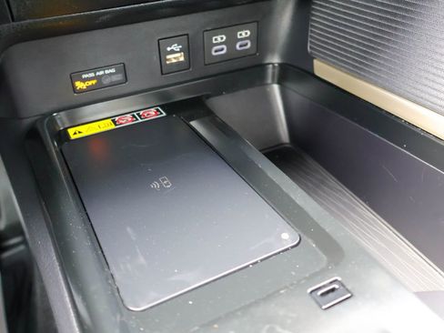 Used 2025 Toyota Camry SE FWD image 16