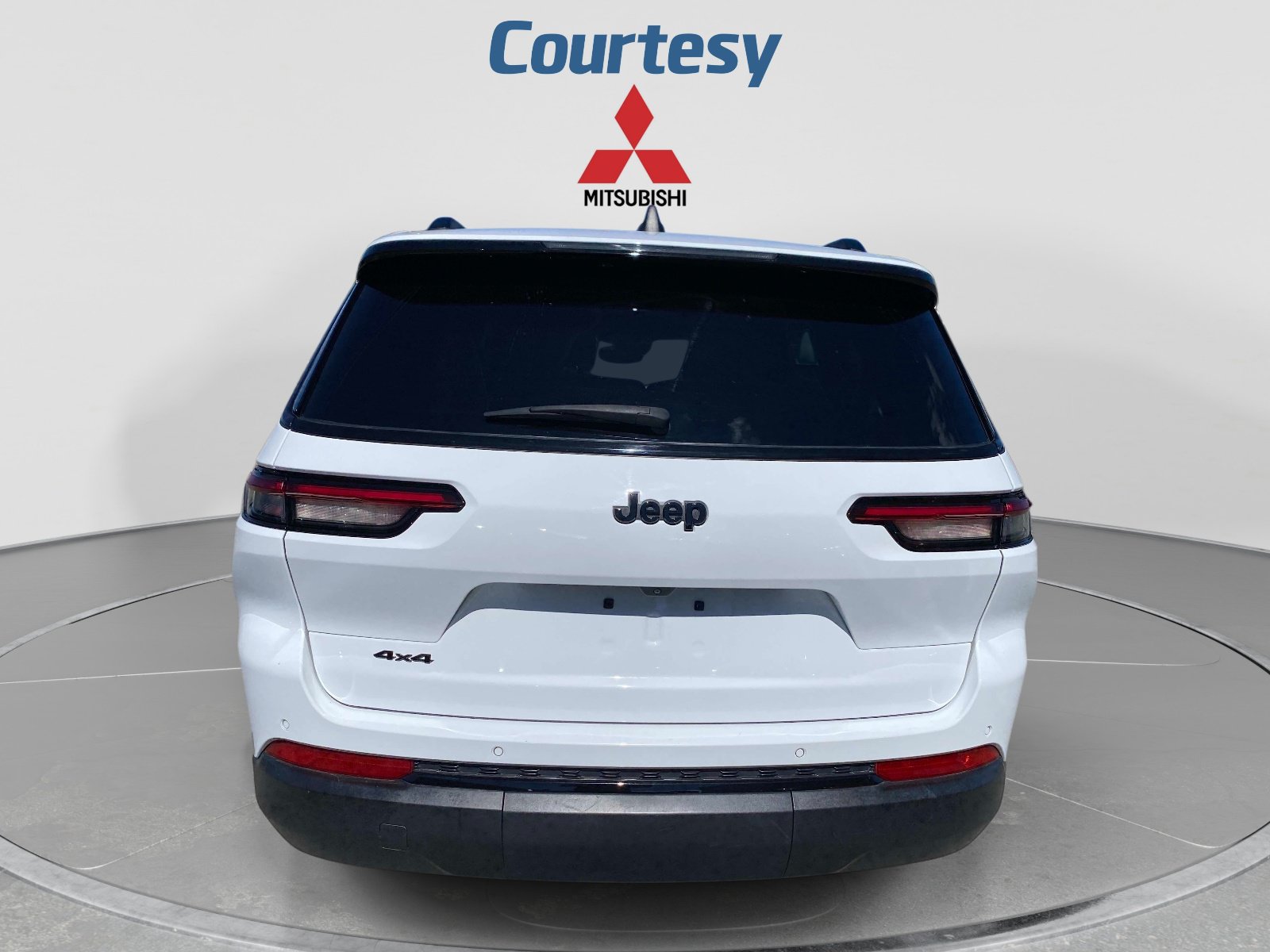Used 2023 Jeep Grand Cherokee L Laredo AWD/4WD image 4