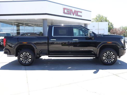 New 2026 GMC Sierra 3500 Denali Ultimate AWD/4WD image 7