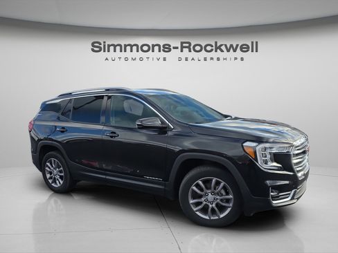 Used 2024 GMC Terrain SLT image 3