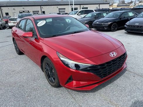 Used 2023 Hyundai Elantra SEL image 3