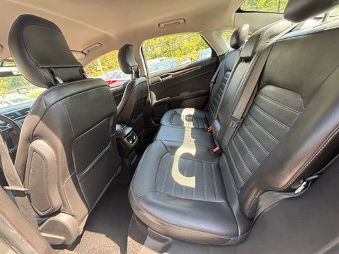 Used 2014 Ford Fusion SE w/ Equipment Group 202A image 12