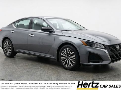 Used 2025 Nissan Altima 2.5 SV image 1