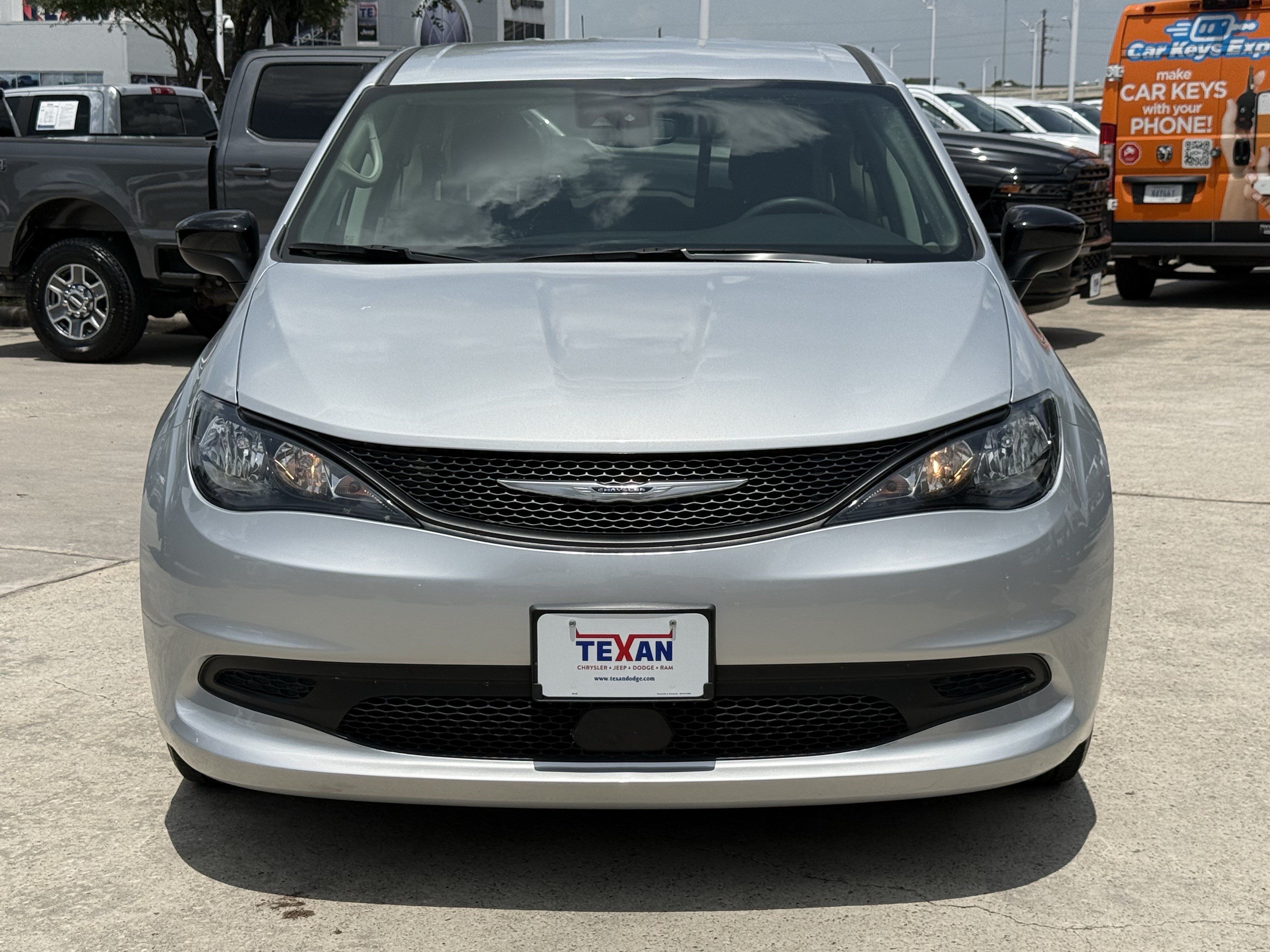 Used 2024 Chrysler Voyager LX FWD image 7
