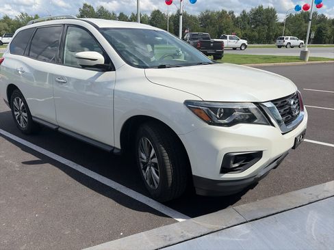 Used 2020 Nissan Pathfinder SL AWD/4WD image 3