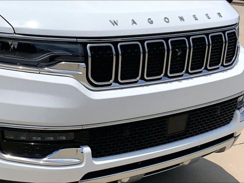 Used 2025 Jeep Wagoneer Series III w/ Premium Group I AWD/4WD image 30