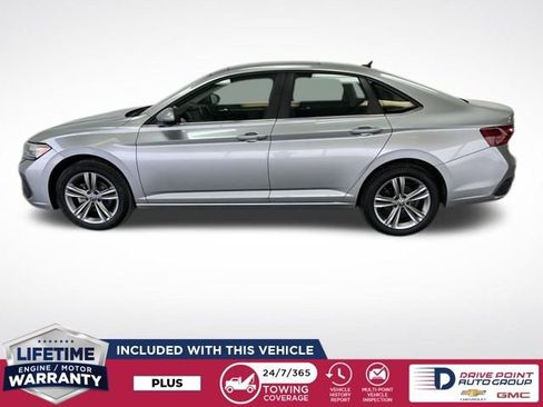 Used 2024 Volkswagen Jetta SE image 4