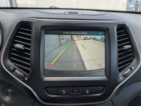 Used 2021 Jeep Cherokee Latitude Lux w/ Comfort/Convenience Group AWD/4WD image 5