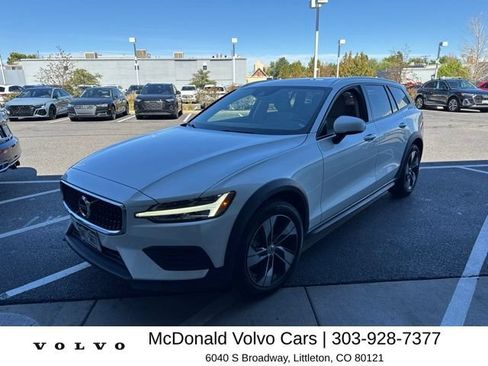 Used 2020 Volvo V60 T5 Cross Country w/ Protection Package Premier AWD/4WD image 1