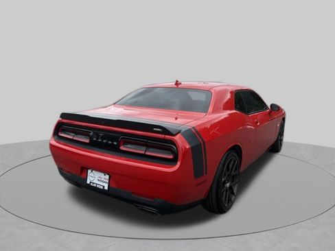 Used 2016 Dodge Challenger R/T Scat Pack w/ Leather Interior Group RWD image 3
