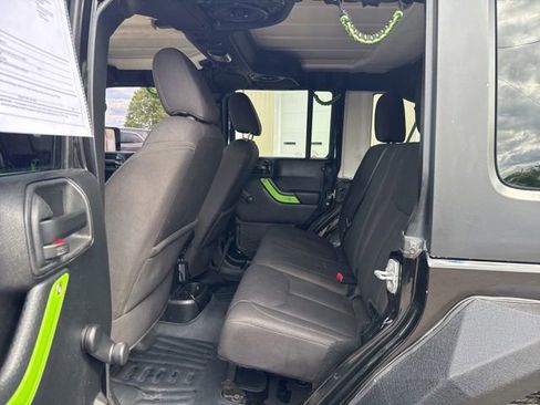 Used 2017 Jeep Wrangler Unlimited Sport w/ Connectivity Group AWD/4WD image 10