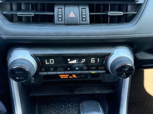 Certified 2021 Toyota RAV4 XLE Premium AWD/4WD image 21