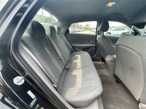 Used 2023 Hyundai Elantra SEL w/ Convenience Package image 15