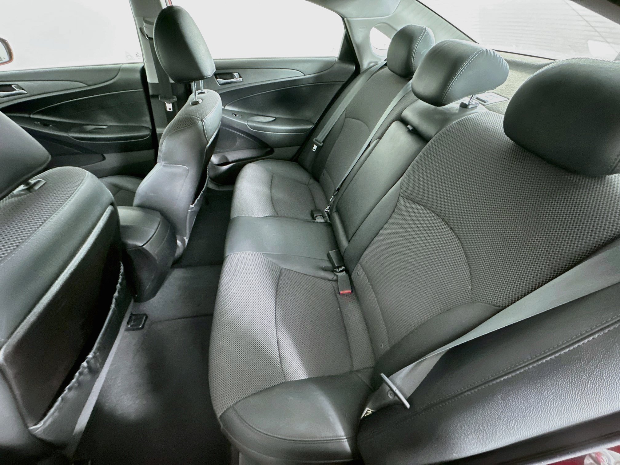 Used 2011 Hyundai Sonata SE FWD image 24