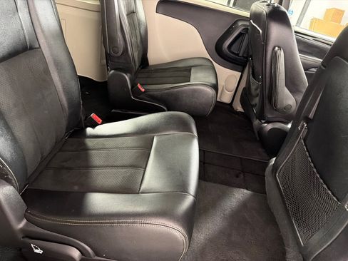 Used 2019 Dodge Grand Caravan SXT FWD image 15