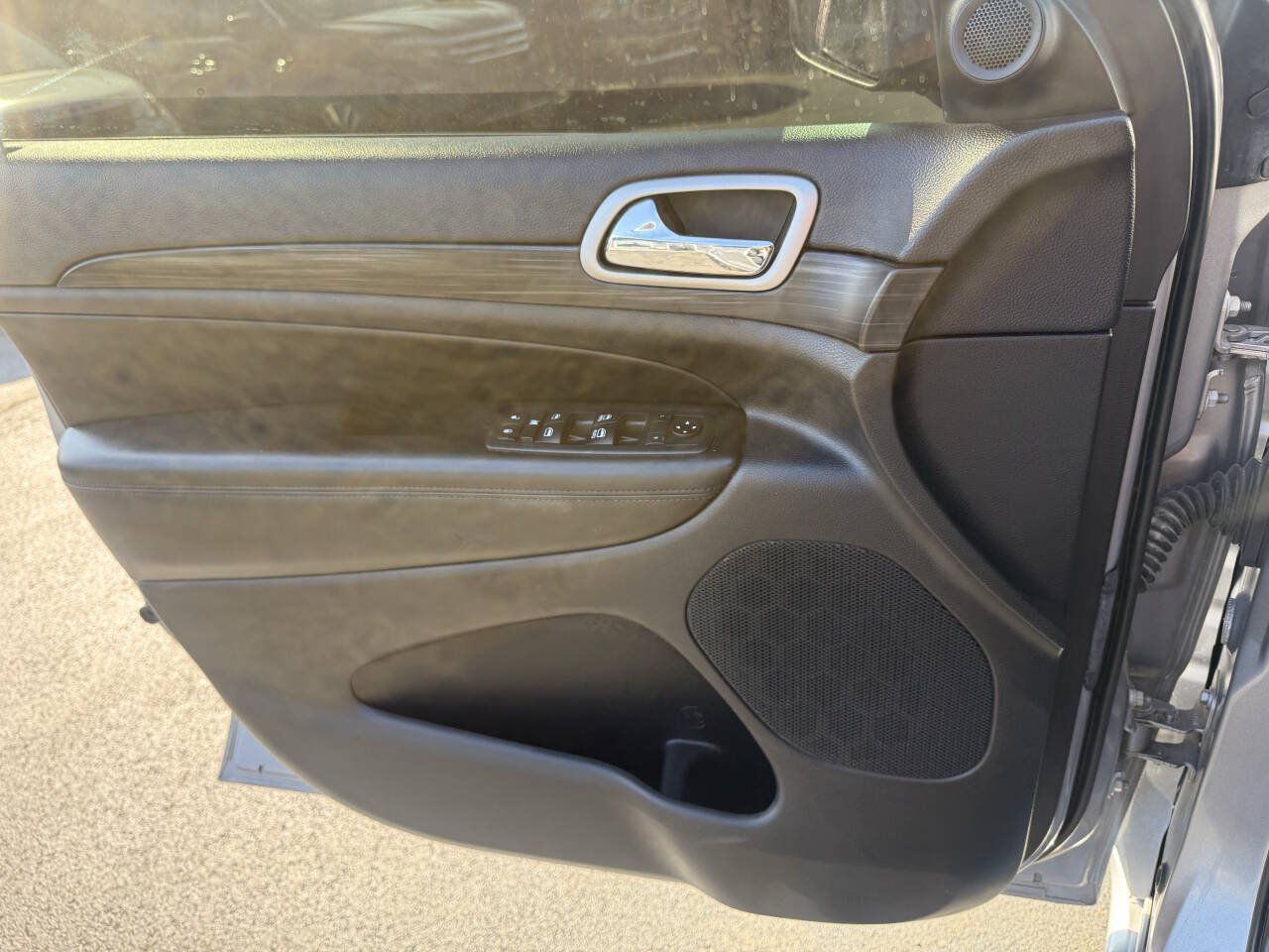 Used 2020 Jeep Grand Cherokee Altitude AWD/4WD image 9