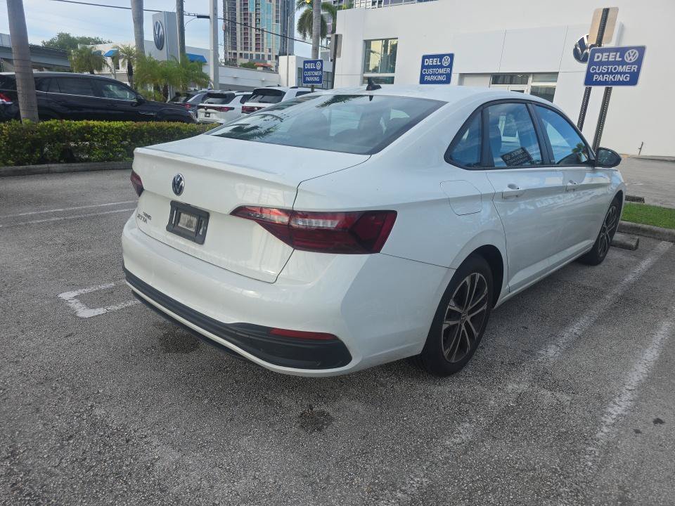 Used 2023 Volkswagen Jetta Sport FWD image 3