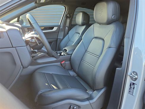 New 2026 Porsche Cayenne Coupe image 5