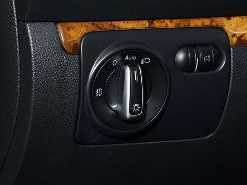 Used 2012 Volkswagen Eos Executive FWD image 25