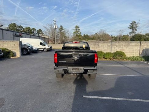 Used 2020 Chevrolet Colorado W/T w/ Custom Special Edition image 7