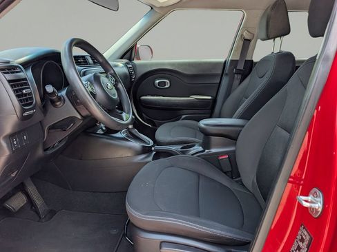 Used 2019 Kia Soul FWD image 17
