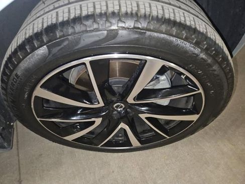 Certified 2024 Volvo XC90 B6 Plus image 19