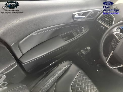 Used 2024 Ford Edge Titanium AWD/4WD image 32