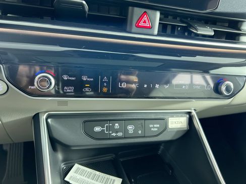 Certified 2025 Kia Carnival SX Prestige FWD image 23