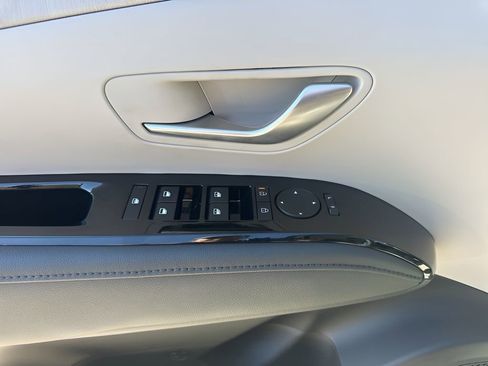 Used 2025 Hyundai Tucson Limited image 28