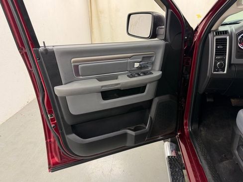 Used 2017 RAM 1500 Classic SLT AWD/4WD image 16
