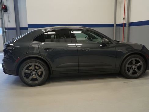 New 2026 Porsche Macan 4 Electric image 11