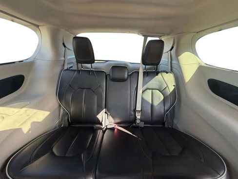 Used 2022 Chrysler Pacifica Limited image 34