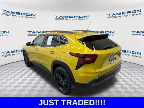 Used 2024 Chevrolet Trax ACTIV w/ Driver Confidence Package FWD image 3