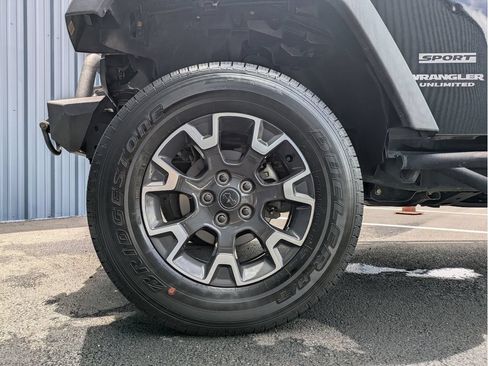 Used 2017 Jeep Wrangler Unlimited Sport w/ Connectivity Group AWD/4WD image 26