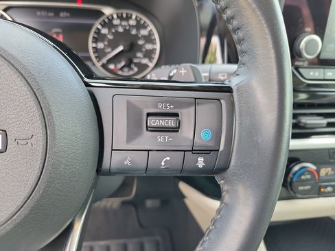 Used 2022 Nissan Pathfinder SV w/ SV Premium Package image 18