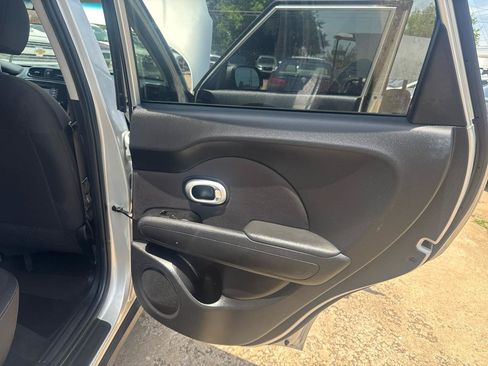 Used 2015 Kia Soul FWD image 21