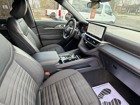 Used 2025 Ford Explorer ST-Line image 11