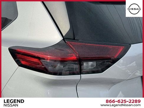 Used 2023 Nissan Rogue SV w/ SV Premium Package image 11