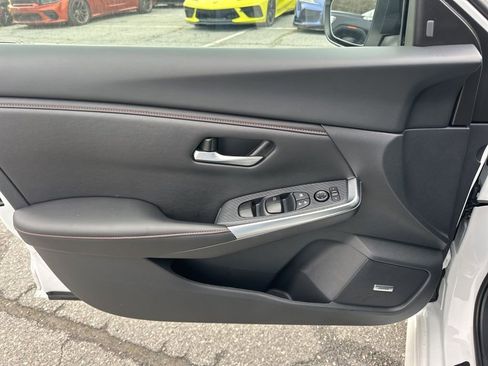 Used 2025 Nissan Sentra SR w/ SR Premium Package image 25