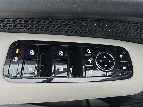 Certified 2023 Nissan Ariya FWD image 28