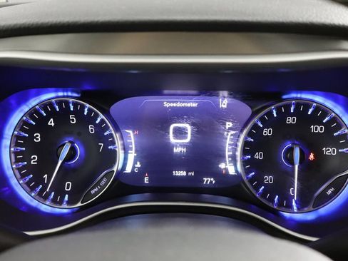 Used 2025 Chrysler Pacifica Select AWD/4WD image 28