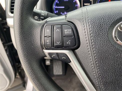 Used 2019 Toyota Highlander LE image 36