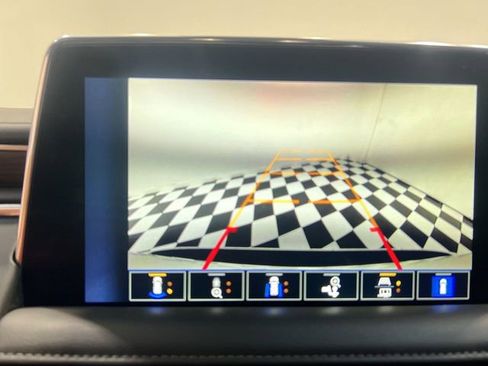 Used 2023 Chevrolet Suburban Z71 w/ Z71 Off-Road Package image 14