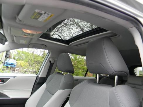 Used 2020 Toyota RAV4 XLE w/ Convenience Package AWD/4WD image 19