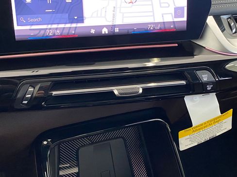 Used 2025 BMW X1 xDrive28i w/ Premium Package image 18